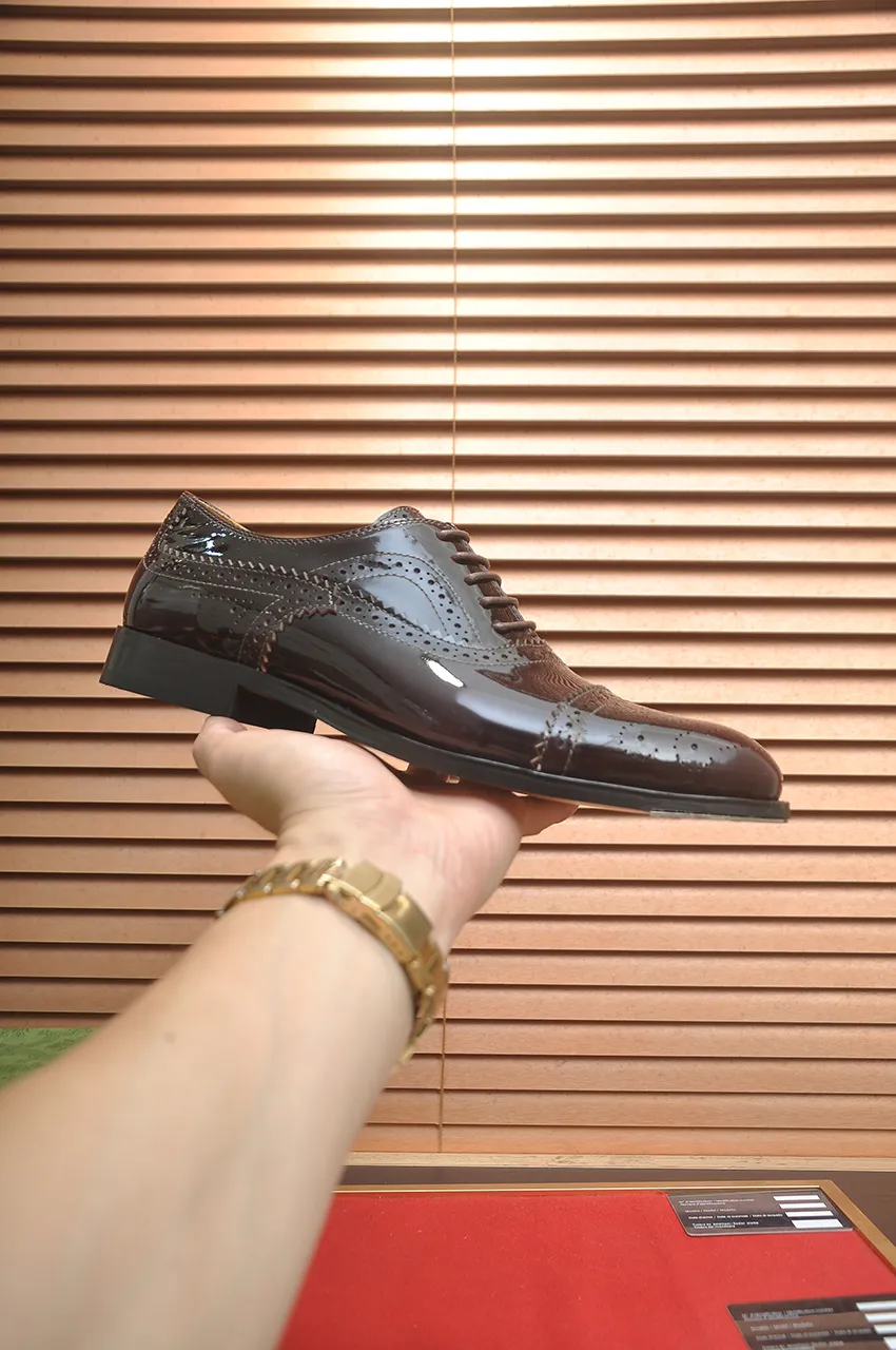 Men's shoes💰660💶 Brand: GUCCI (Gucci) Standard code: Men's code 39/44 (45/46 can be customized) Grade: Same as the official website Original quality Material: Original cowhide Water-dyed cowhide lining Original rubber outsole Style category: Men's fashionable casual leather shoes Distinguished big-name luxury elements top luxury Color: Actual picture